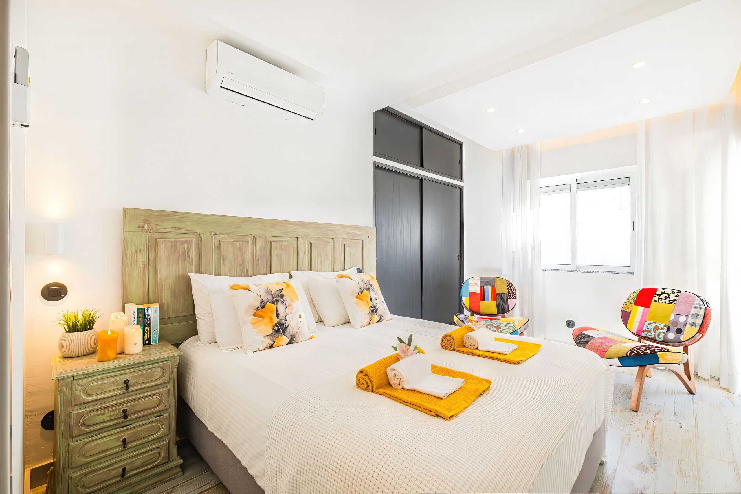 2 bedrooms, cots/infant beds