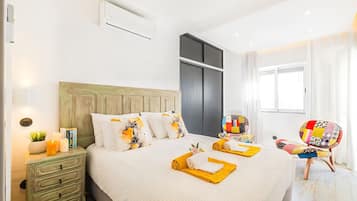 2 bedrooms, cots/infant beds