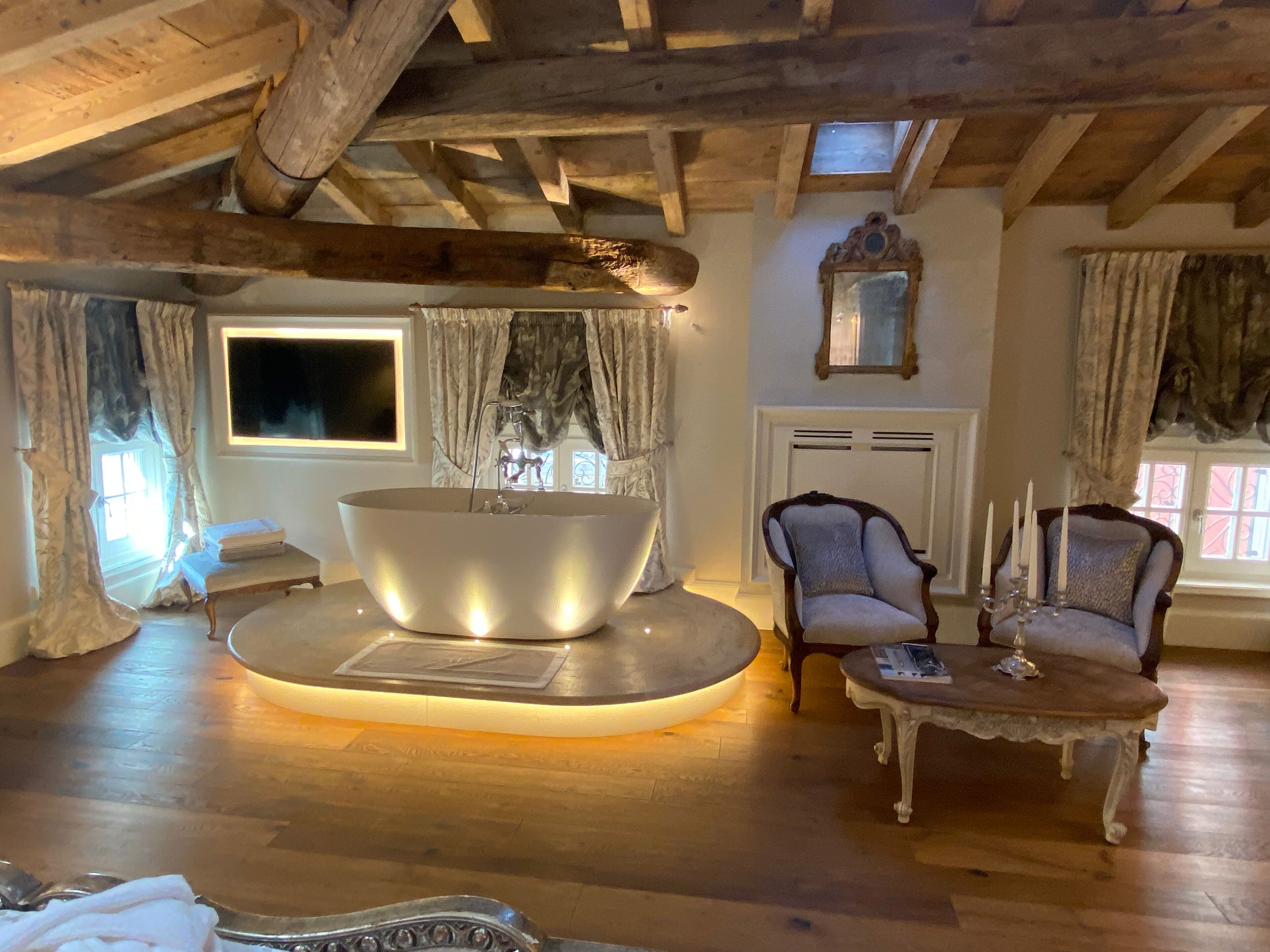 Suite La Moretta | Bathroom | Rainfall showerhead, free toiletries, hair dryer, bathrobes