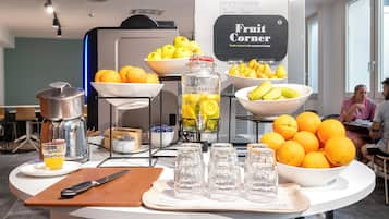 Bữa sáng buffet hàng ngày (9.50 EUR/mỗi người)