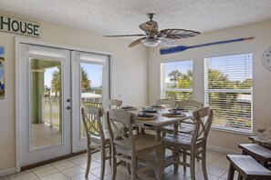 Outdoor dining - New! Iguana Palms - Private beach - Pet Freindly! (Panama City Beach)