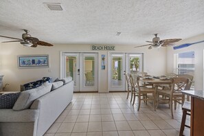 Dining - New! Iguana Palms - Private beach - Pet Freindly! (Panama City Beach)