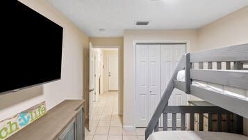 3 bedrooms, iron/ironing board, free WiFi, bed sheets