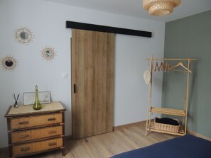 1 chambre, lit parapluie, Wi-Fi gratuit, draps fournis