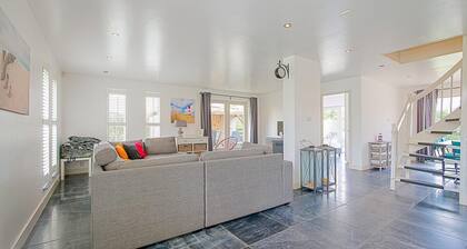 Luxury Holiday Home on Park de Zandloper: Comfort and Beach Fun in Julianadorp aan Zee