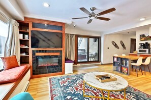 Smart TV, fireplace - Mountain Views at Mt Green: 2 BR/2BA, Shuttle, Discounted Ski Rentals, Pool, Hot Tub and More! (Killington)