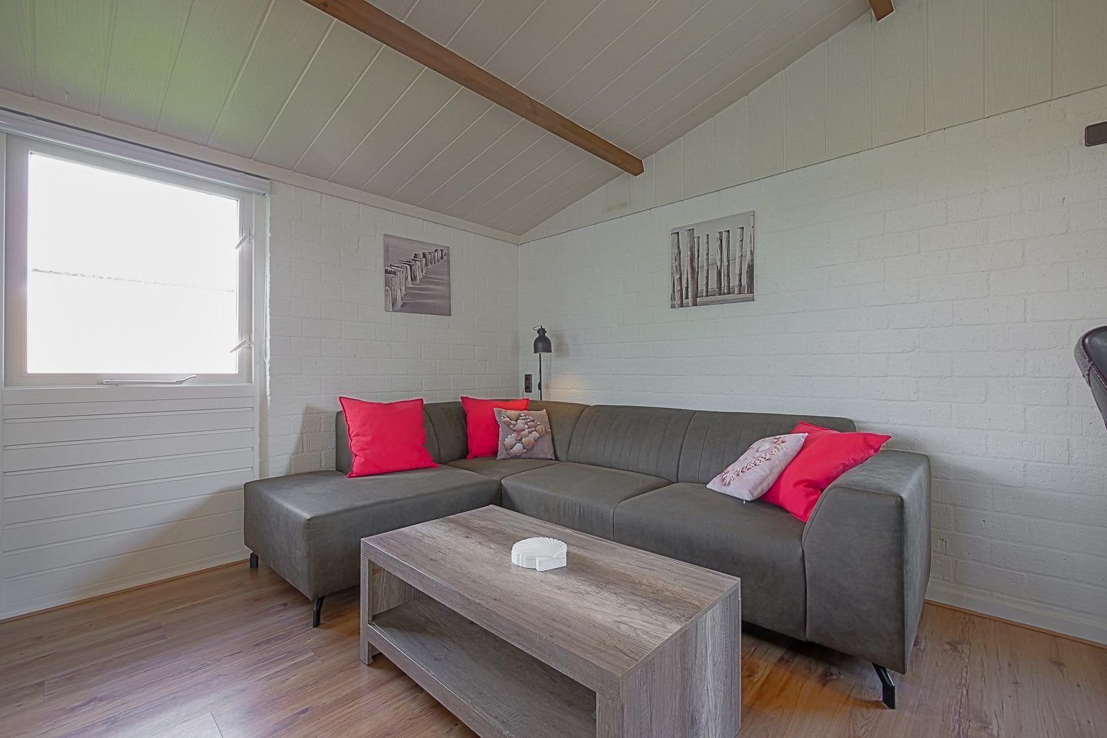 Vacation Home Oostenwind: Comfortable Beach Accommodation With Private Garden On Bungalowpark De Zandloper In Julianadorp Aan Zee. - Den Helder