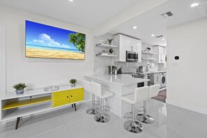 Apartment | 1 bedroom - Uhost AI 1BR Sleek Modern Retreat (Fort Lauderdale)