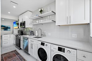 Apartment | 1 bedroom - Uhost AI 1BR Sleek Modern Retreat (Fort Lauderdale)