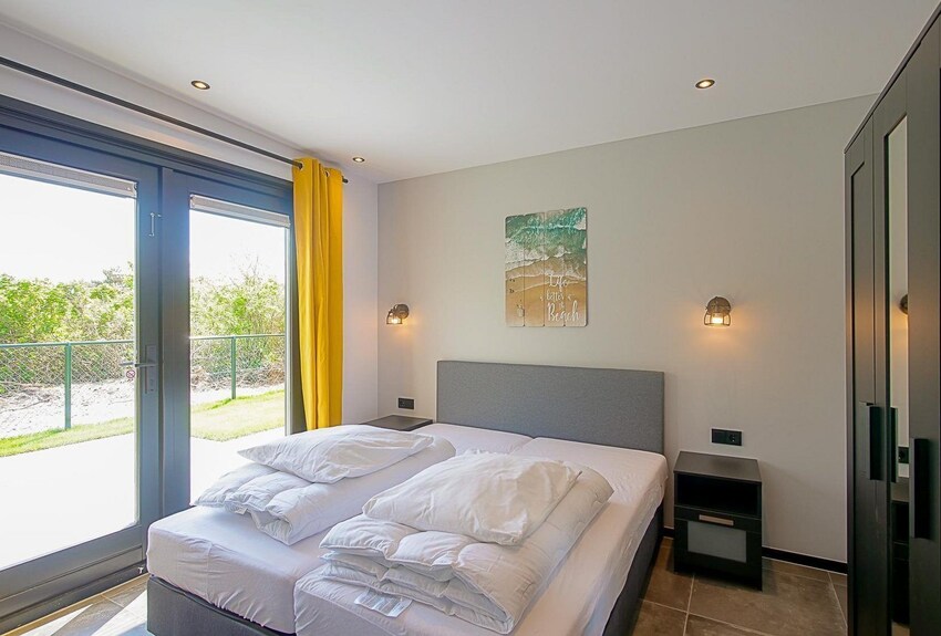 Vakantiehuis De Zeevonk In Julianadorp Aan Zee: Geheel Vernieuwd Met Luxe Keuken, Drie Slaapkamers Met Eigen Badkamers, En Een Omheinde Tuin. Op Loopafstand Van Strand En Zee. Perfect Voor Een Ontspannen Vakantie. - Den Helder