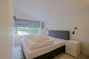 3 bedrooms, WiFi - Vacation home Zilt in Julianadorp aan Zee: right at the foot of the dunes, with a large garden, cozy living room, three bedrooms and a well-equipped kitchen. Perfect for beach walks and exploring the area. (Julianadorp aan Zee)