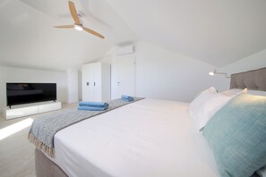 3 bedrooms, in-room safe, iron/ironing board, travel cot - Papa's court Mediterranean Pasman Villa with pool III (Pasman)