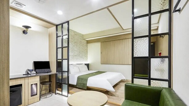 Deluxe Room | Desk, laptop workspace, WiFi (free) - Hotel Forest River Novel (Yeoju)