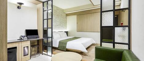 Deluxe Room | Desk, laptop workspace, free WiFi