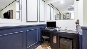 Deluxe Double or Twin Room, Multiple Beds | Living area - Hotel Forest River Novel (Yeoju)
