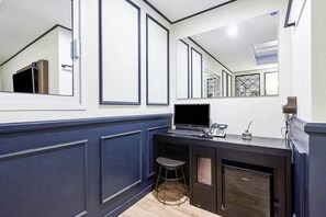 Deluxe Double or Twin Room, Multiple Beds | Living area - Hotel Forest River Novel (Yeoju)