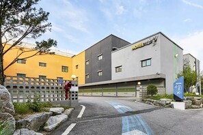 Fachada de la propiedad