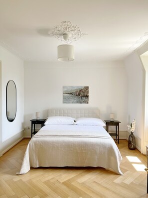 3 bedrooms, iron/ironing board, WiFi, bed sheets - Montreux Riviera Suite Lake View Parking (Montreux)