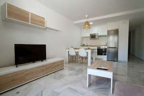 Fridge, microwave, oven, coffee/tea maker