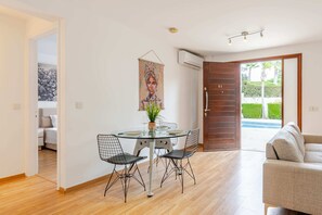 Dining - Yamas Urban Living Palatino swimming pool Jem (Agios Tychon)