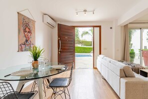 Interior - Yamas Urban Living Palatino swimming pool Jem (Agios Tychon)