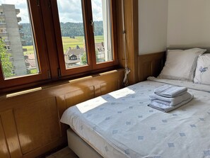 1 多间卧室、熨斗/熨衣板、WiFi、床单