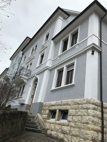 Studio Lumineux, Calme au Centre du Village, Proches de Piscine, et Commerces