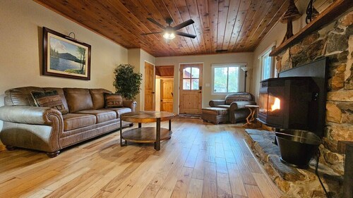 Spacious Bass Lake Cabin: Walk to Water & Pines Resort - Famous Stonework Patio