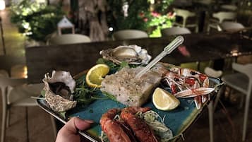Se sirven almuerzos y cenas, cocina italiana