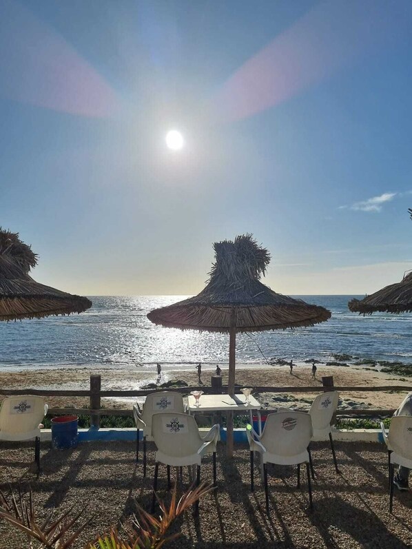 Una spiaggia nelle vicinanze, teli da spiaggia