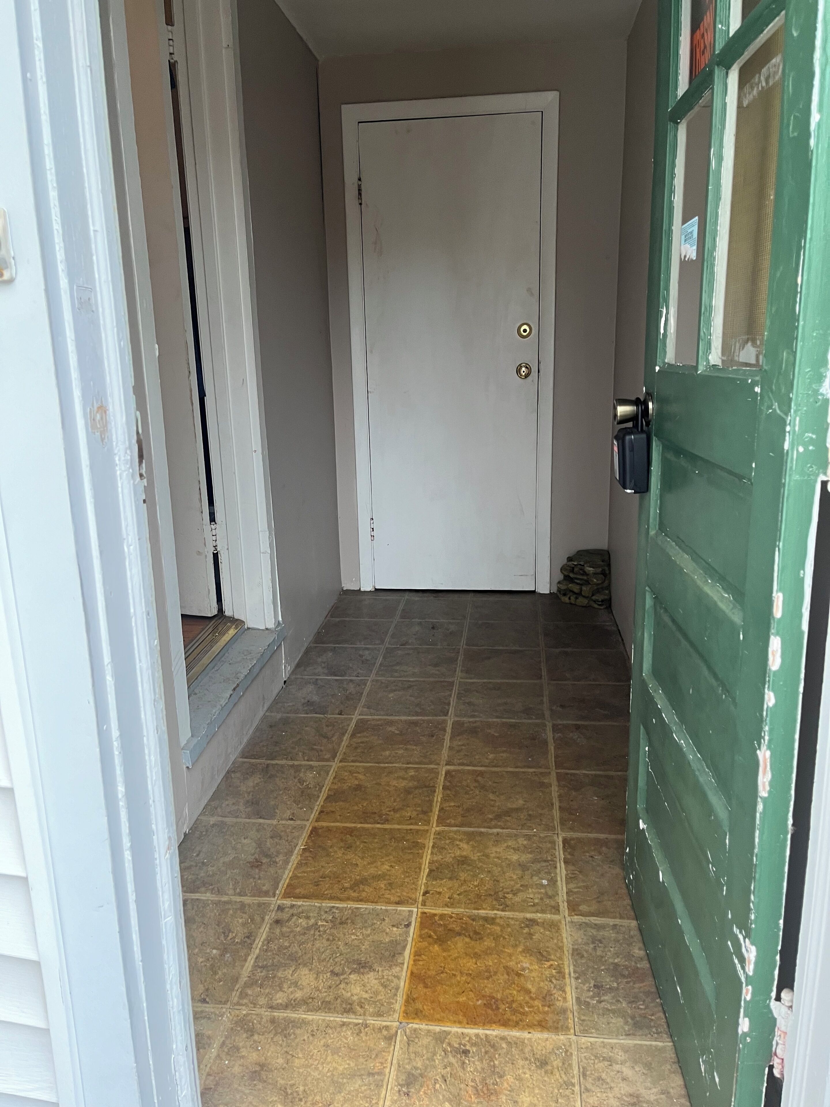 Vista frontal de la propiedad