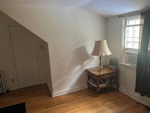 2 chambres, fer et planche à repasser