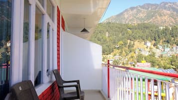 Habitación doble, balcón, vista a la colina | Balcón