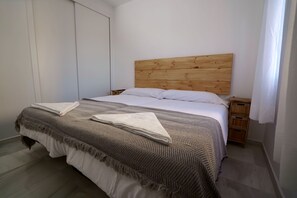 2 bedrooms, iron/ironing board, internet, bed sheets - Sunstay Relax 58 Rio Marina Nerja (Nerja)