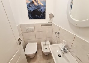 Dusche, Haartrockner, Bidet