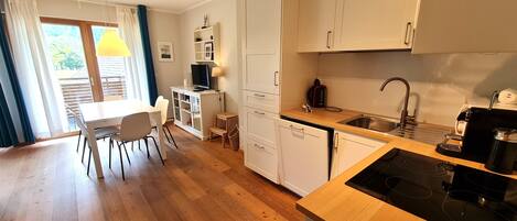 Coffee/tea maker, fridge, microwave, dishwasher