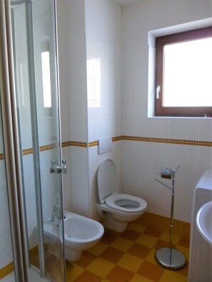 Ducha, secador de pelo, bidet