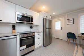 Frigorífic, microones, forn i placa de cuina 