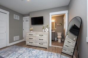 3 habitaciones, tabla de planchar con plancha, wifi y ropa de cama