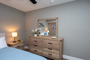3 habitaciones, tabla de planchar con plancha, wifi y ropa de cama 