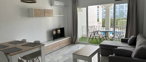 Télévision, table de tennis de table