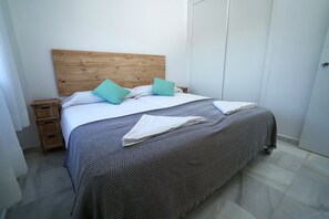 1 chambre, fer et planche Ă repasser, accĂšs Internet