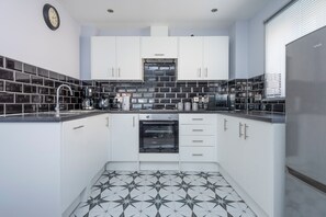 Full-sized fridge, microwave, oven, dishwasher