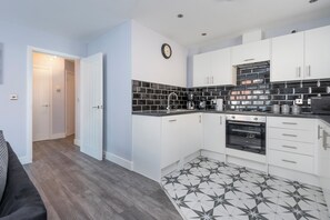 Full-sized fridge, microwave, oven, dishwasher