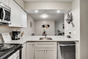 Microonde, forno, piano cottura, lavastoviglie