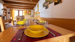 Apartment (2 Bedrooms) | Dining room