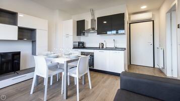 Apartment (1 Bedroom) | Dining room