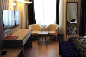 Classic Double Room, City View | Living area | 40-cm flat-screen TV with satellite channels