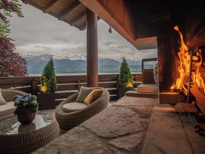 Terrace/patio - Gemütliches Chalet mit Panoramasicht auf See und Berge (Sigriswil)