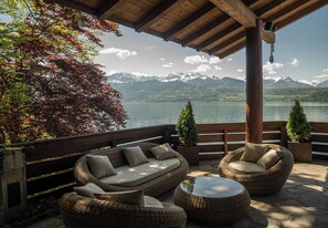 Terrace/patio - Gemütliches Chalet mit Panoramasicht auf See und Berge (Sigriswil)